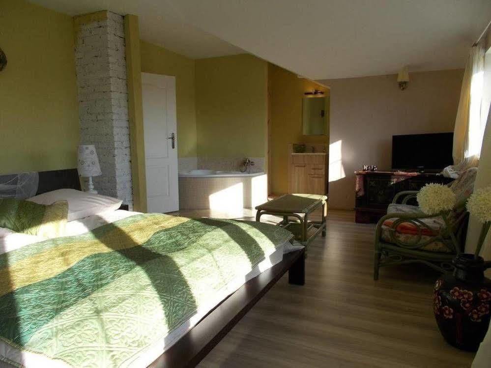 Bed and breakfast Bolimowianka Extérieur photo